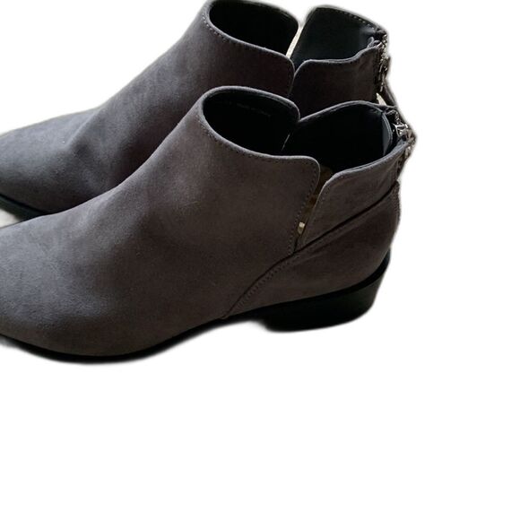 Dolce Vita Grey Vegan Suede Low Heel Ankle Booties Women's size 6.5 Classic - Picture 6 of 8